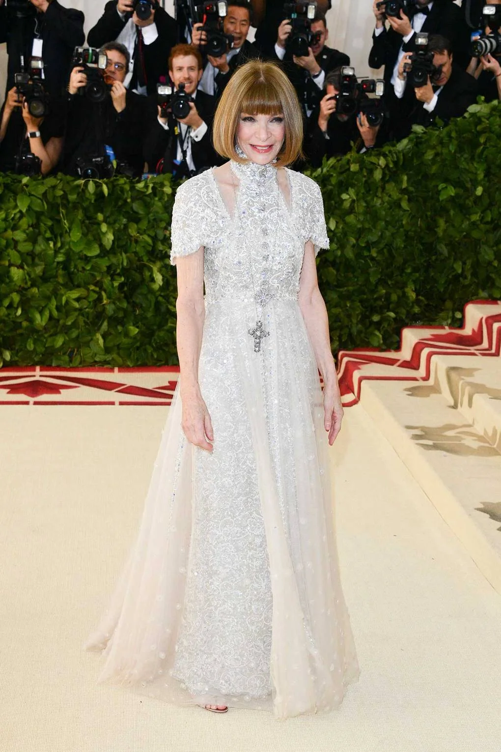 ANNA WINTOUR IN CHANEL.jpg