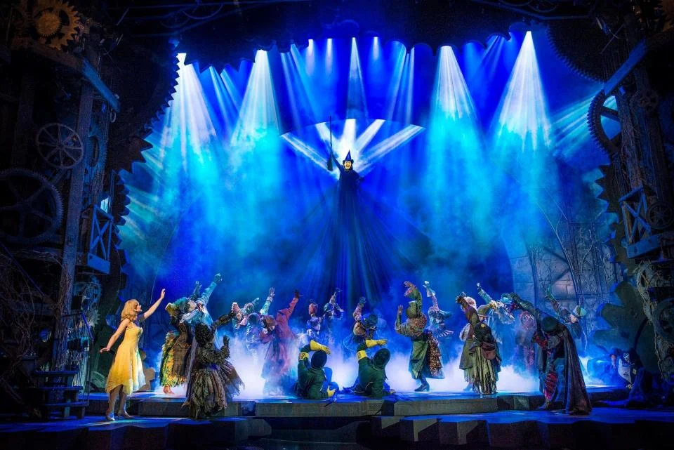 wicked-defying-gravity-a-previous-cast-photo-credit-matt-crockett (1).jpg