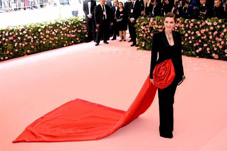 Bee Shaffer Carrozzinni in Alexander McQueen