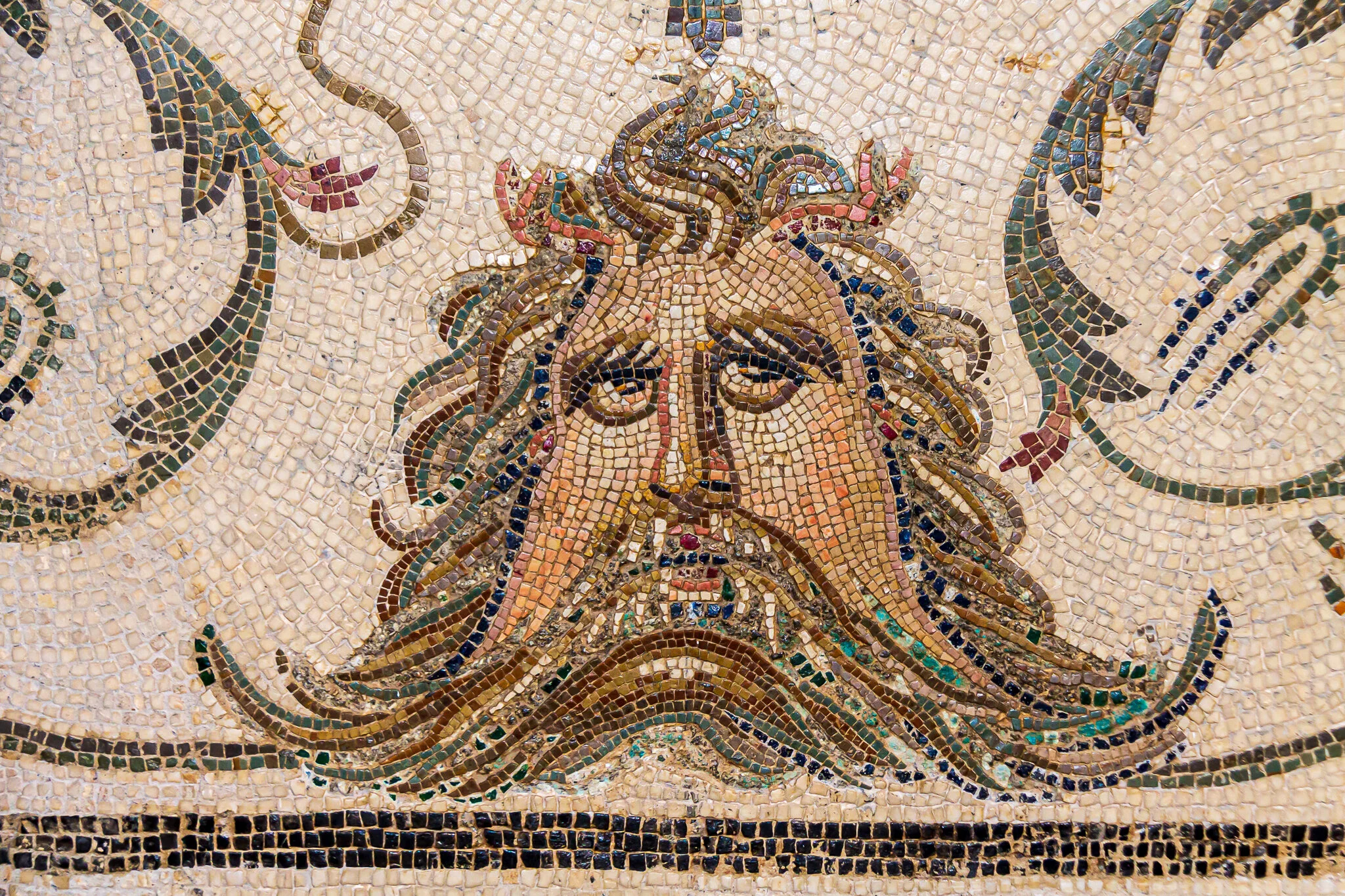  The Romans used mosaics, comprised of hundreds and up to thousands of tiny coloured stones, for decorative purposes on floors and walls. The size and quality of the mosaics was proportional to the wealth and importance of the homeowner. Mosaics vari