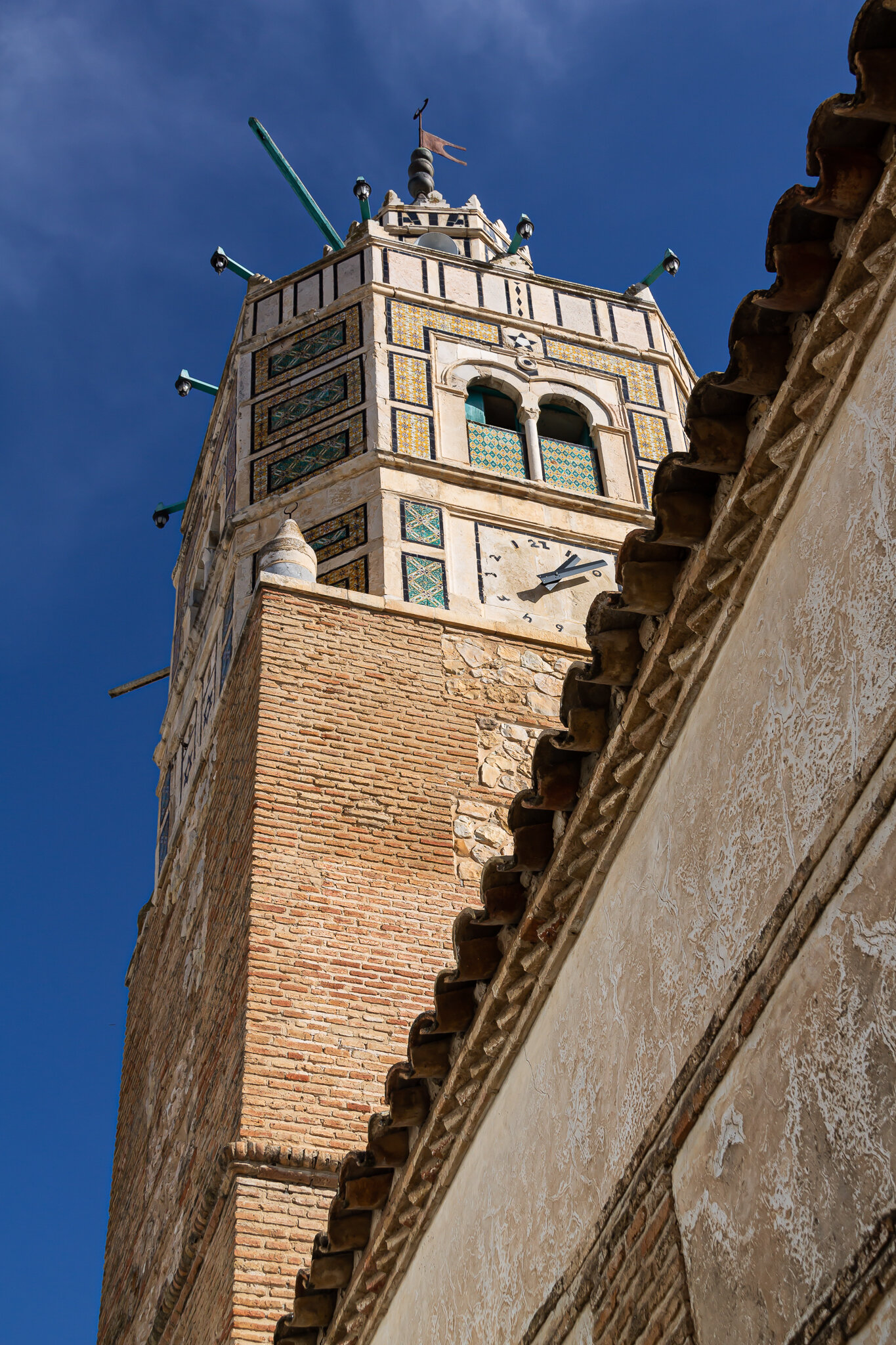  The Mosque of Testour - its 23m-high minaret is one of the few minarets in the world with a clock, but the numbers are placed backwards. The story is that locals wished they could go back in time and return to Andalusia. 