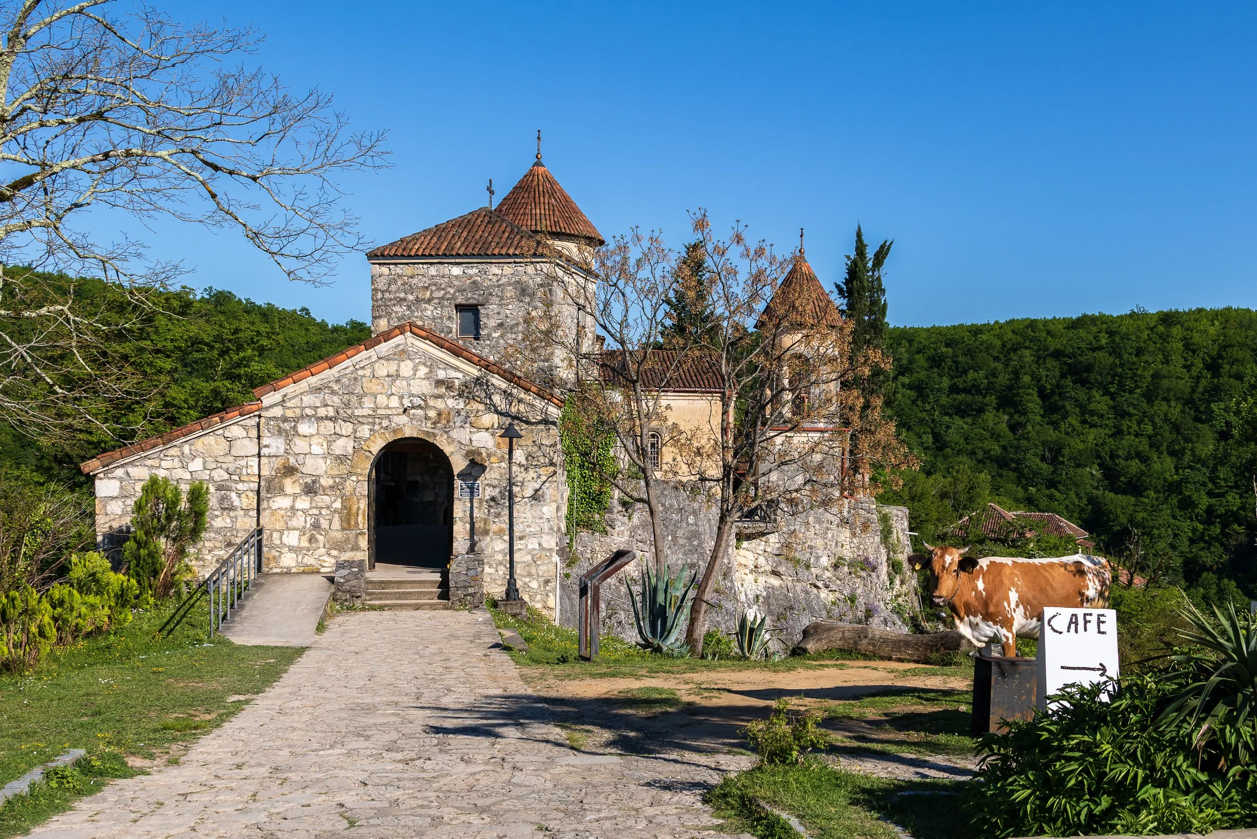  Motsameta Monastery: The name translates as "Place of the Martyrs," earned in the 8th century when two noble brothers, David and Constantine, refused to convert to Islam under Arab invasion, accepted torture and death instead, and were thrown into t