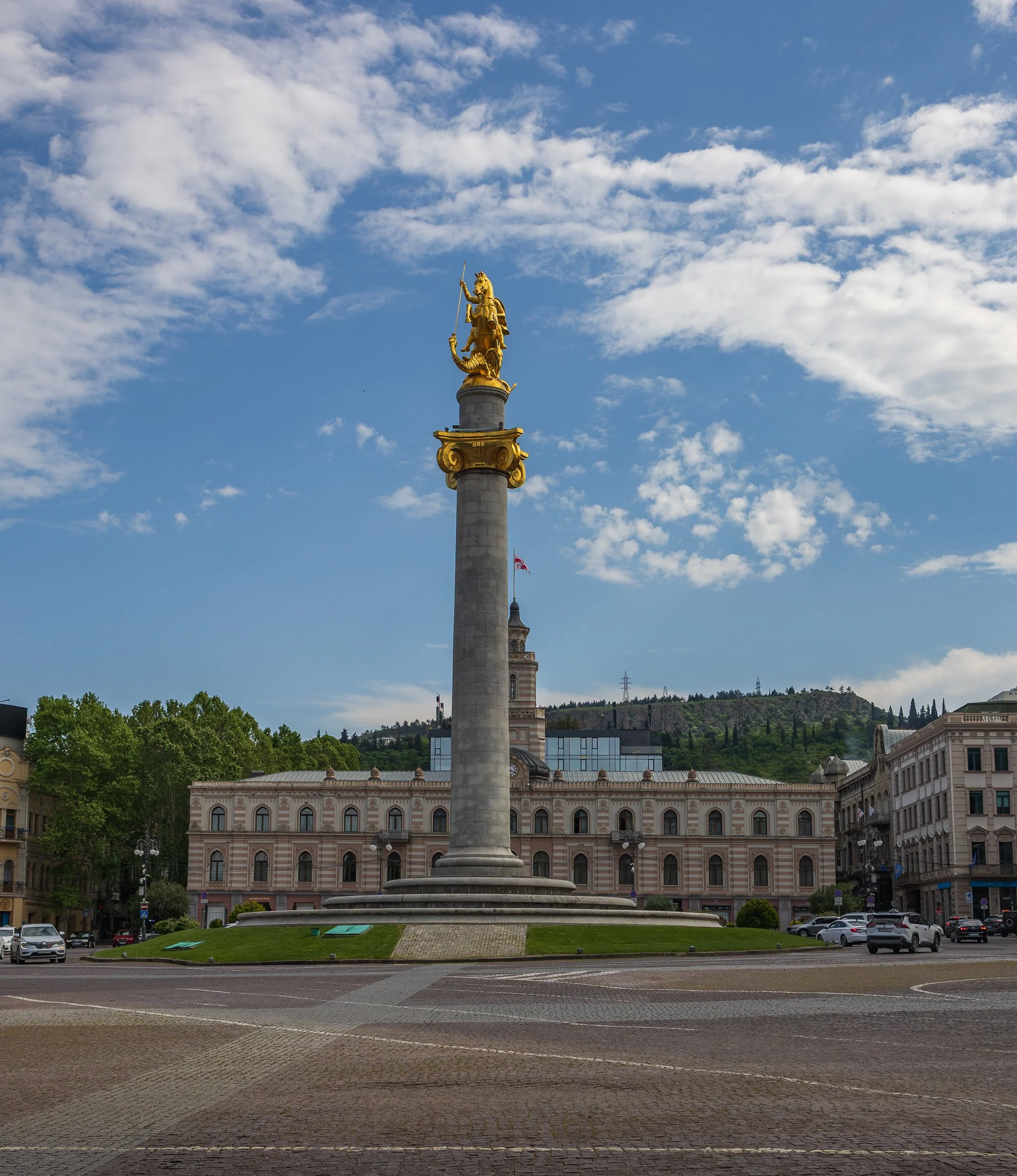  The Freedom Monument stands at the centre of the roundabout in Freedom Square, gold against the Tbilisi skyline. 