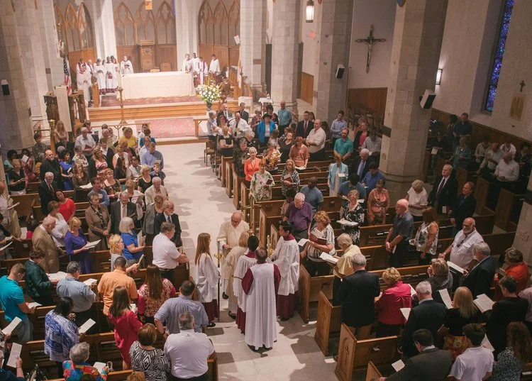 Laypeople, Deacons, Priests, and Bishops: How the Church is Structured in Anglicanism