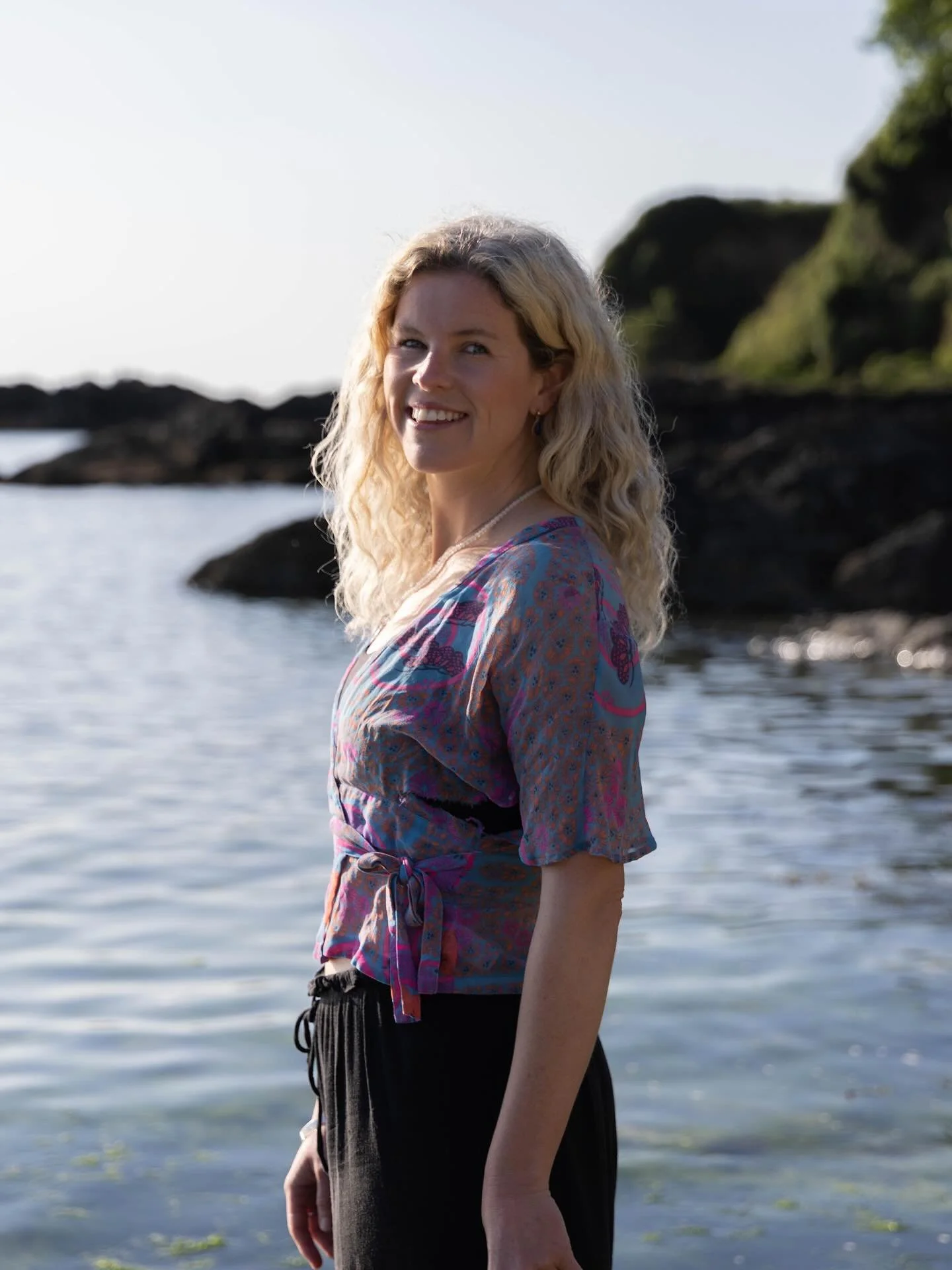 Lowena 🙋&zwj;♀️

I thought it was about time to introduce myself. I'm Sophie, a freelance copywriter from Falmouth in Cornwall. 

✨ Great writing has been an integral part of my life for as long as I remember. I believe that words possess incredible