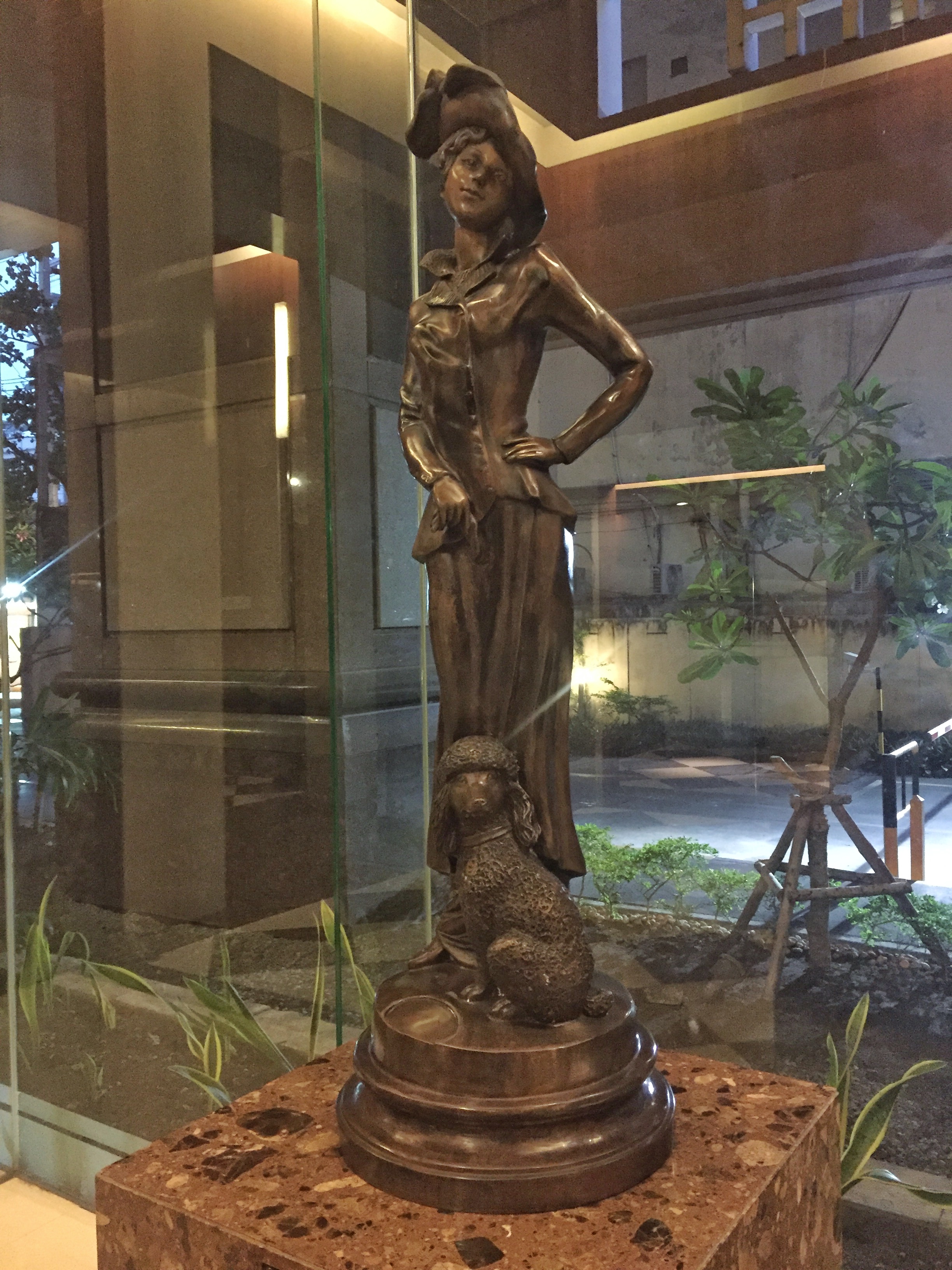 this statue in the first apartment's lobby made me chuckle