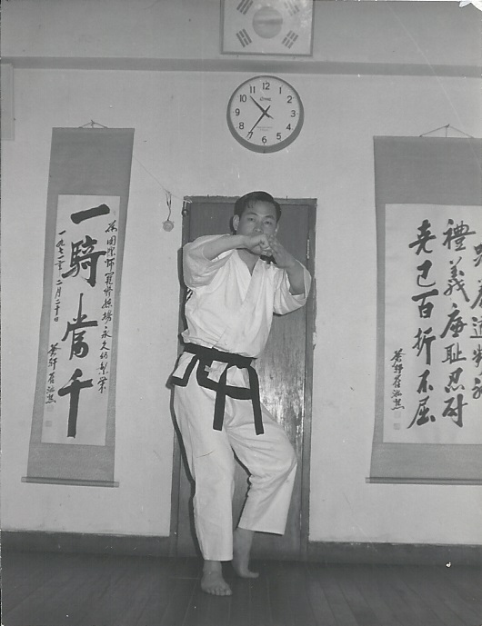 0002 Grandmaster Lee Lawrence MA UTKD 1970s.jpg