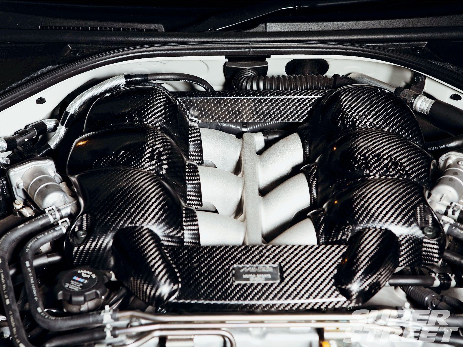 sstp_1002_06_o+2009_nissan_gt_r_r35+engine.jpg