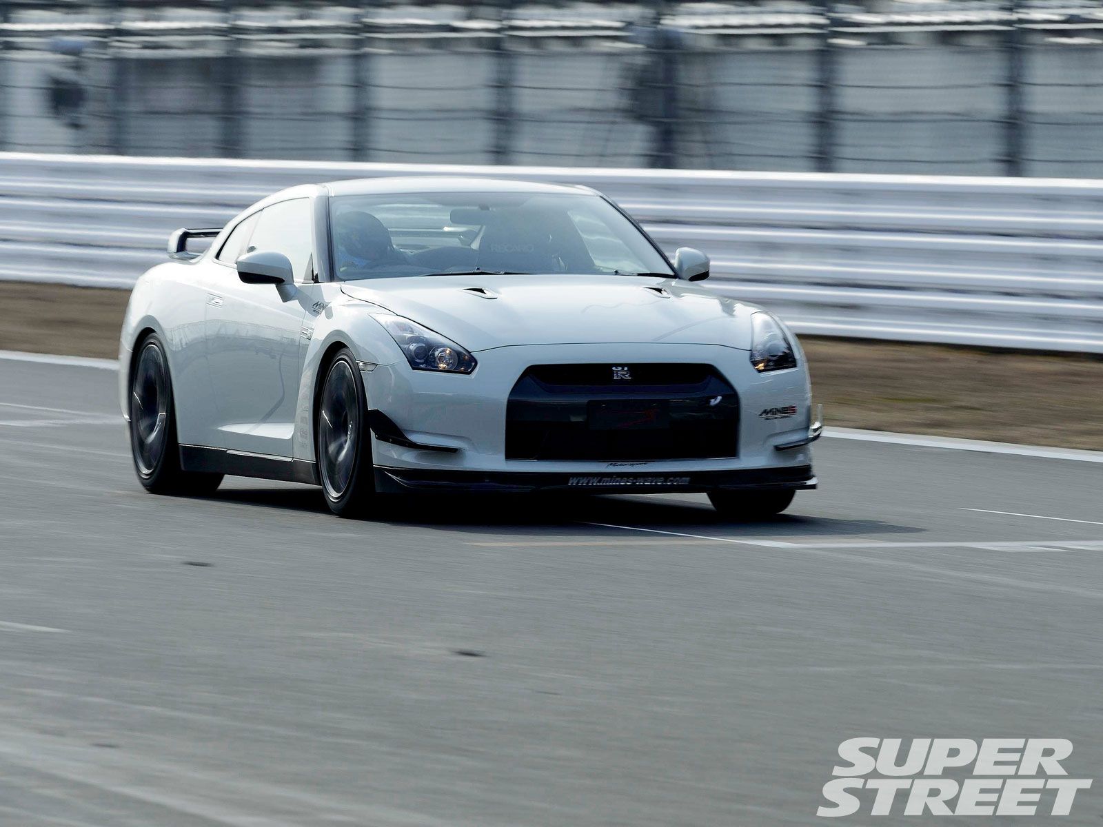sstp_1002_07_o+2009_nissan_gt_r_r35+front_view.jpg