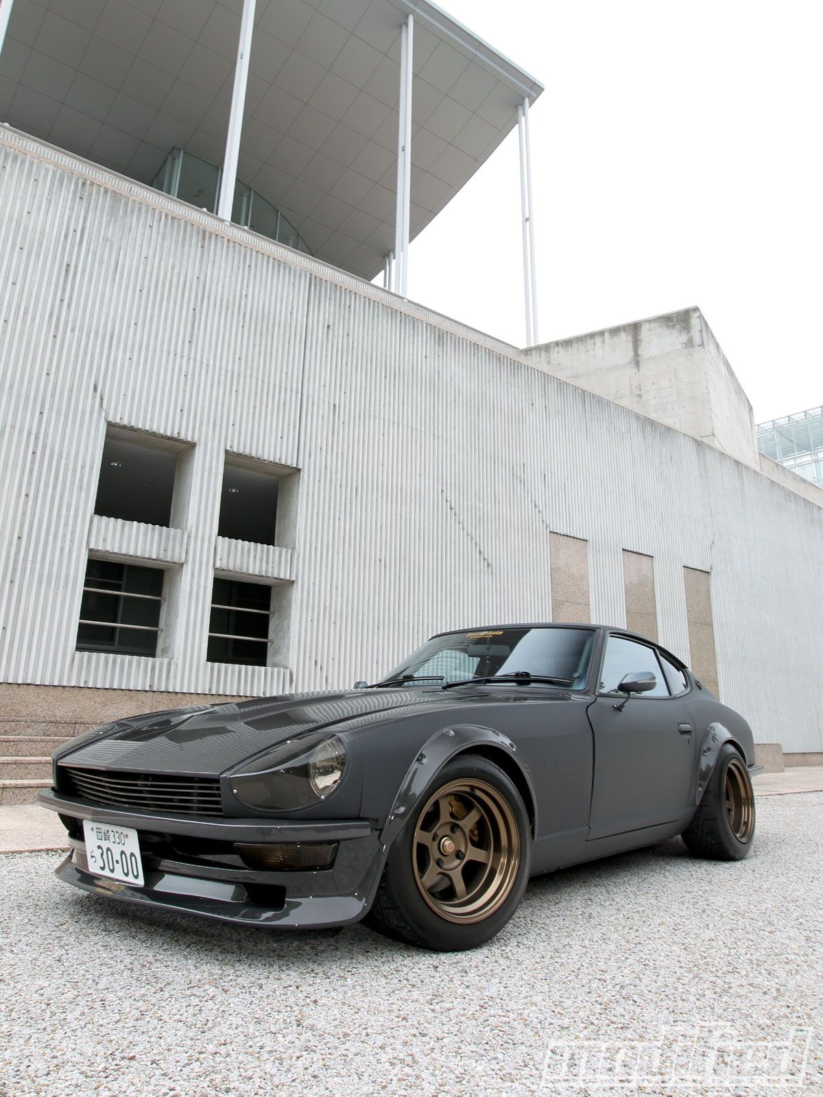 modp_1012_02_o+1974_nissan_fairlady_z+front_left_side_view.jpg