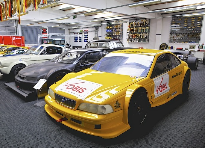 The C70 next to Zakspeed's other aborted DTM car, 1997's all-carbon Opel Calibra 4x4 DTM