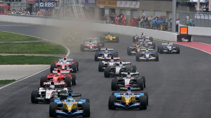 Both Renaults lead away from the starts before retiring