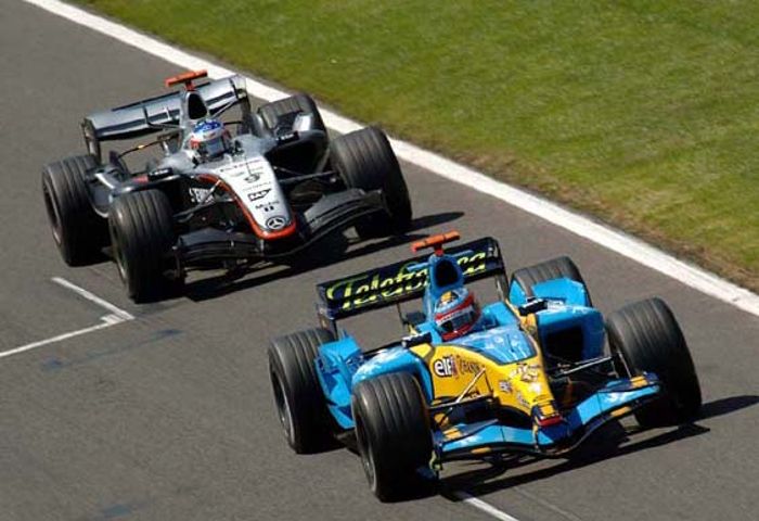 Alonso defending his lead from Raikkonen in France