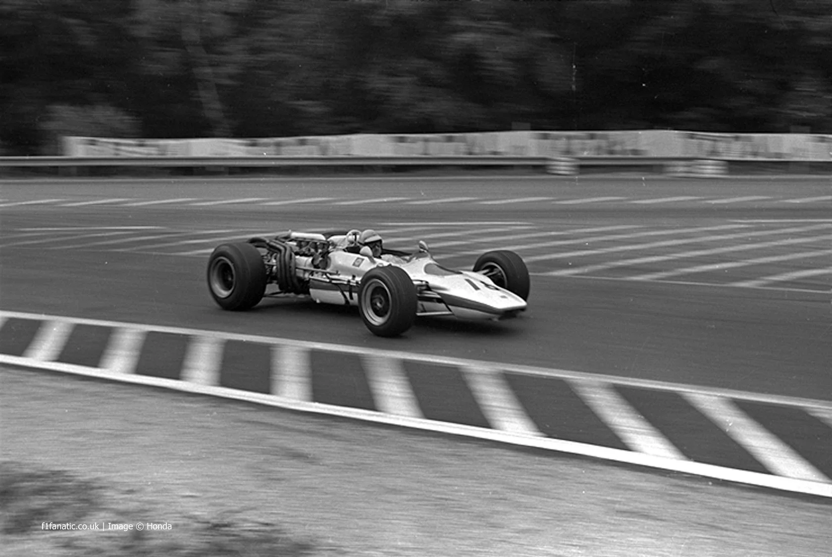 1968-honda-ra302-schl-roue-2.jpg