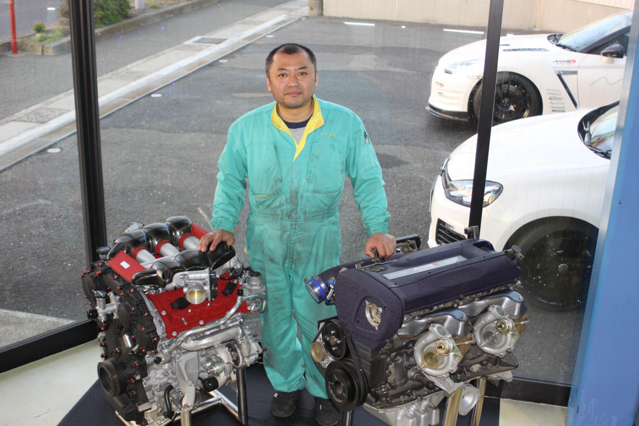 Mine's RB26 and VR38 engines with engine meister Nakayama Toshikazu