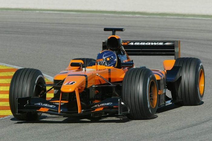 Frentzen testings the new car in the pre-season testings