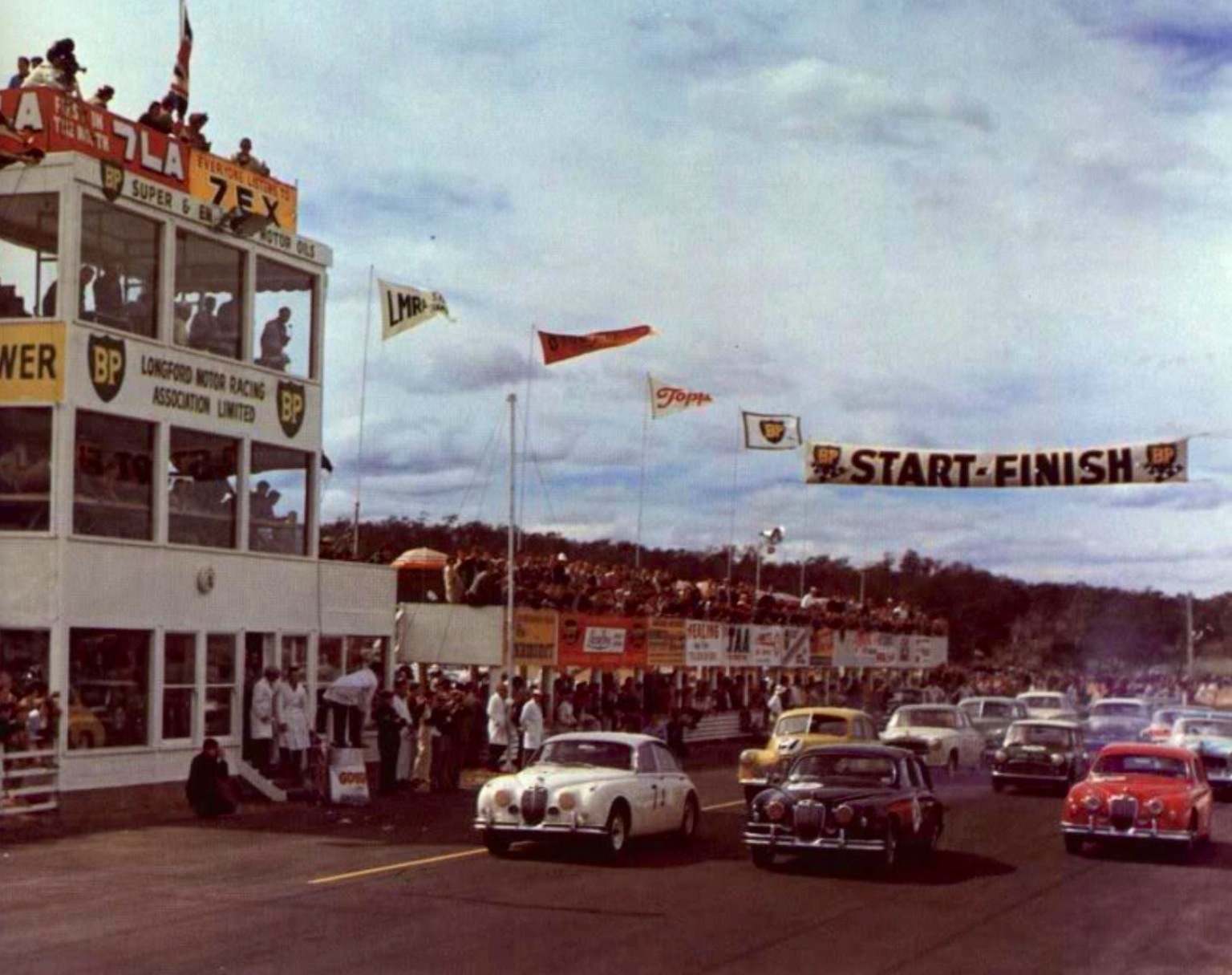 Start of the 1962 Australian Touring Car Championship at Longford.