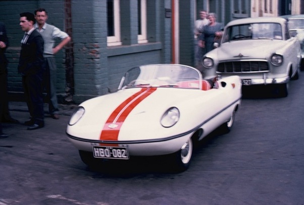 Note the windscreen is barely higher than the bonnet of the Holden behind 