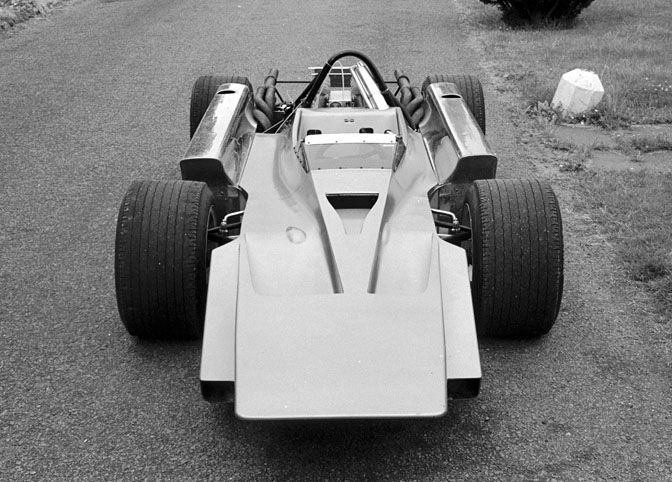 The offset driving position is clearly visible here.