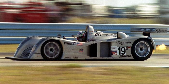 Max Angelelli flaming on, Sebring 2000.