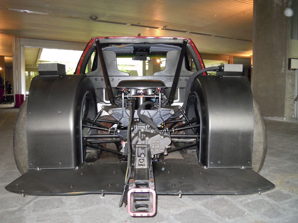 Especially from the rear the ProCar appears as an exotic cross between an F1 car and a Group C prototype.