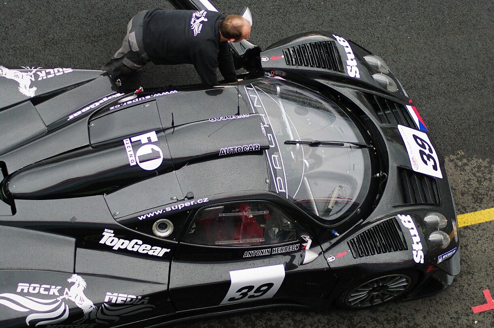 The large snorkel on the roof was one of the biggest changes to the Zonda's bodywork.