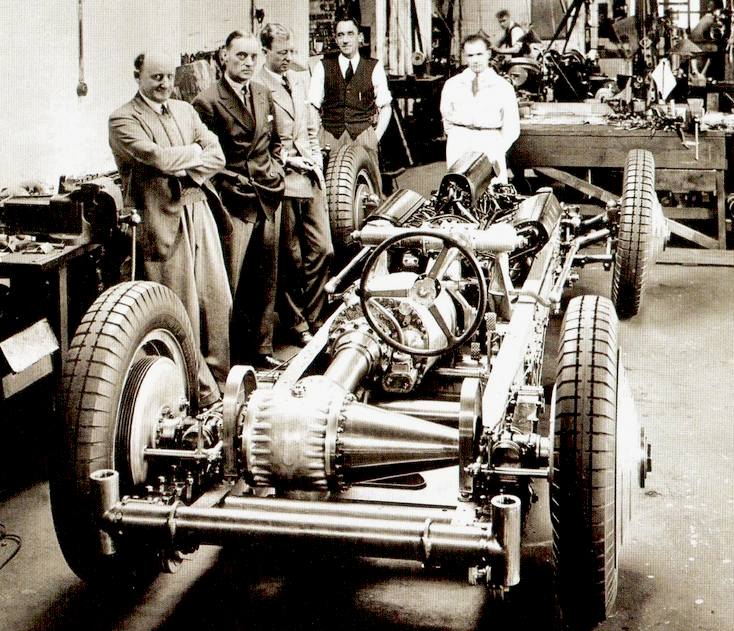 The Campbell-Napier-Railton chassis, showing the W12 engine and staggered gearbox.