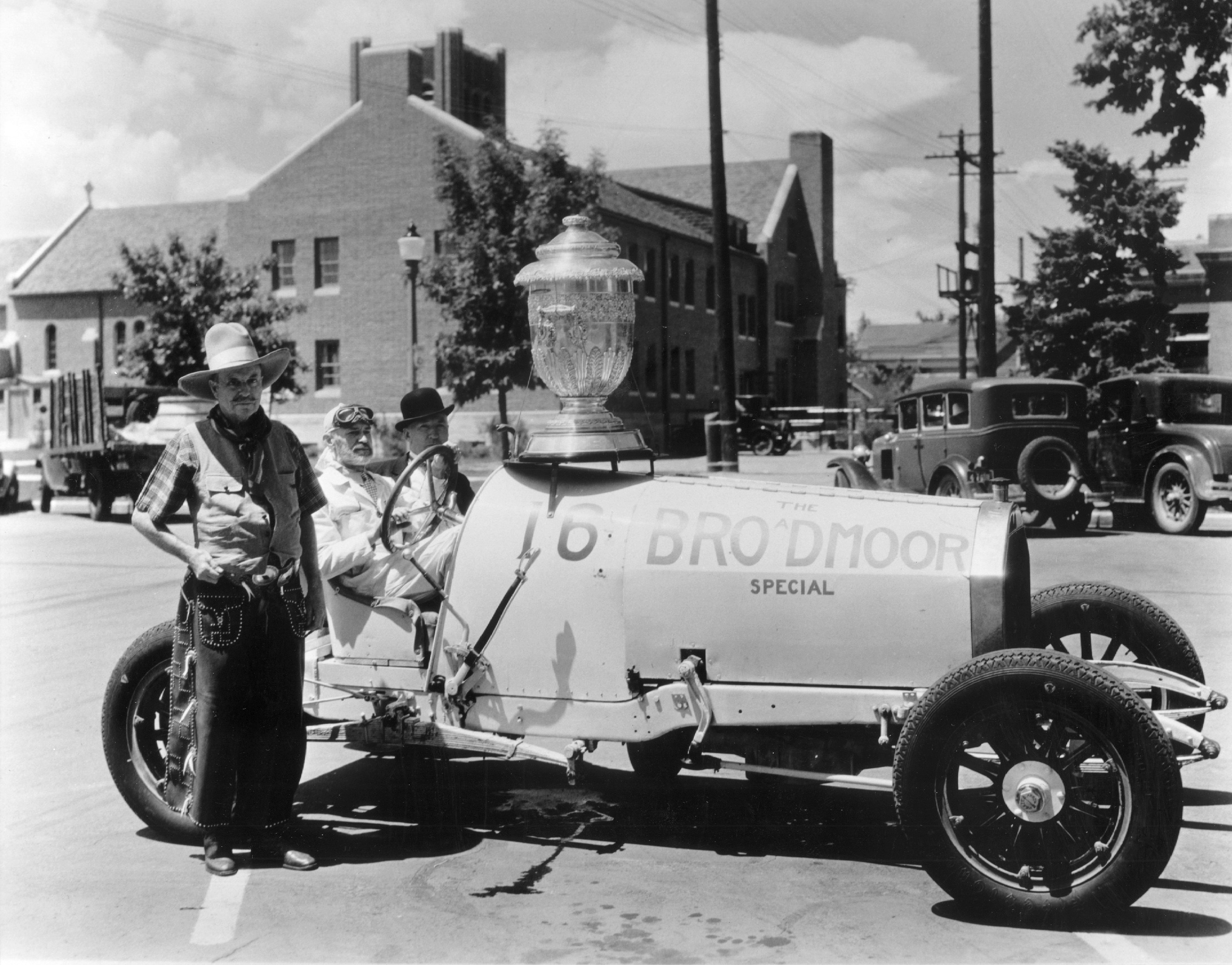 Spencer Penrose next to Barney Oldfield in the Delage "Broadmoor Special", named after the huge hotel & resort owned by Penrose, Pikes Peak 1916.