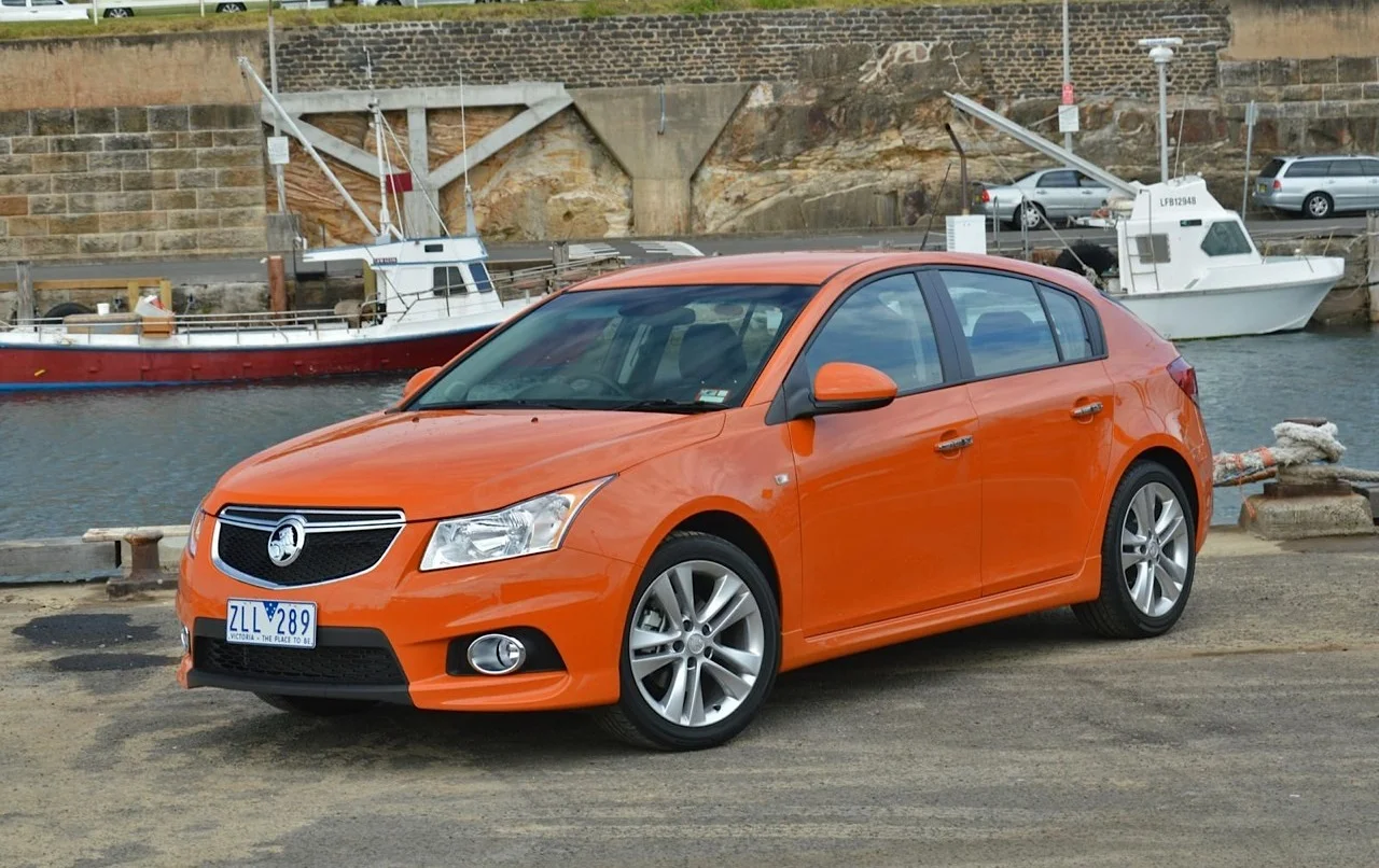 2014-Holden-Cruze-SRi-V-Australia.jpg