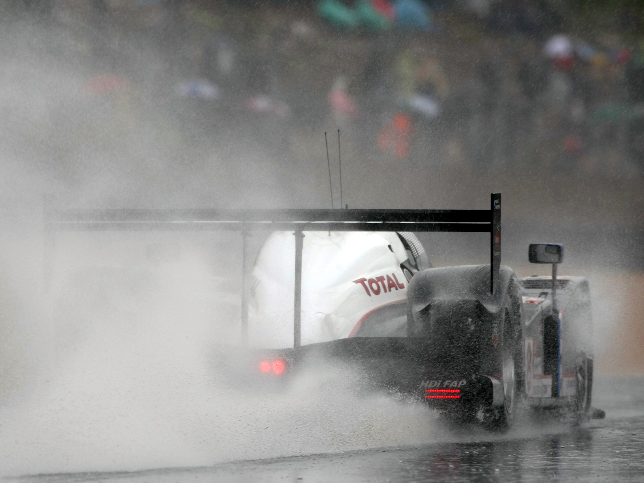 The 908 was put to the test right away in very difficult conditions.