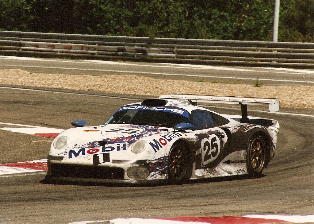 The menacing Porsche 911 GT1 shook up the GT1-world in 1996.