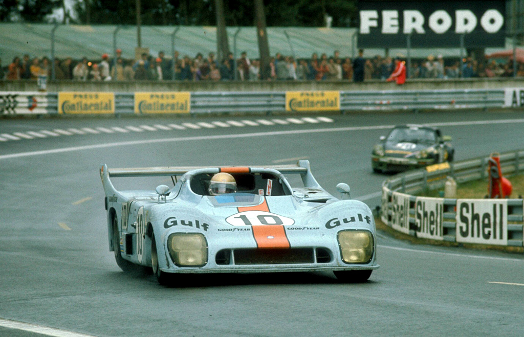 Gulf-Mirage GR8 of Jacky Ickx / Derek Bell on the way to victory, Le Mans 1975.