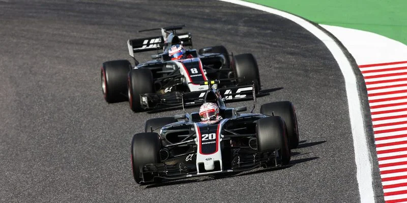 f1-japanese-gp-2017-kevin-magnussen-haas-f1-team-vf-17-romain-grosjean-haas-f1-team-vf-17-e1508854168135.jpg