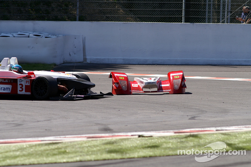 Minor mishap for Lavaggi at La Source hairpin, Spa Francorchamps 2008.