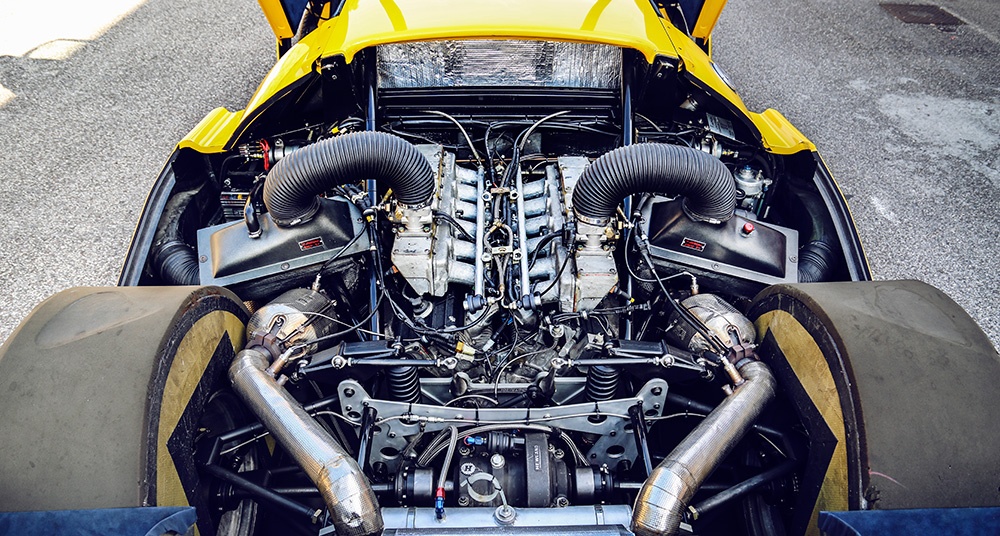 The massive 6.0L V12 provided plenty of power.