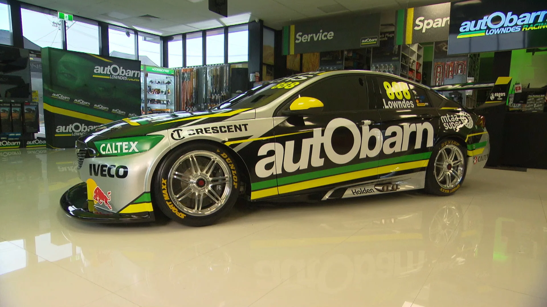 autObarn-Lowndes-Racing-VNR-31.1.18-v2.00_01_09_11.Still001.jpg