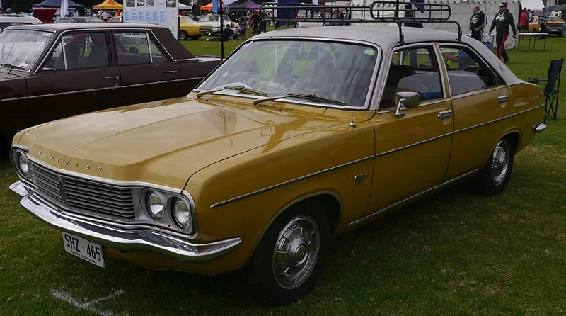 Chrysler_Centura_(16769747057).jpg