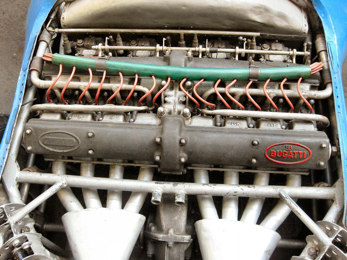 The Type 251 featured a rather outdated straight eight engine.