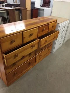 dresser-2.jpg