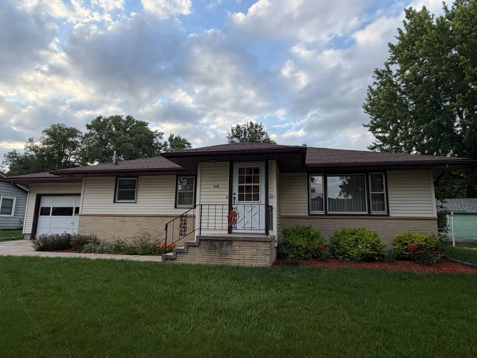 $169,500 - 106 W. Cleveland, Holstein, IA 51025