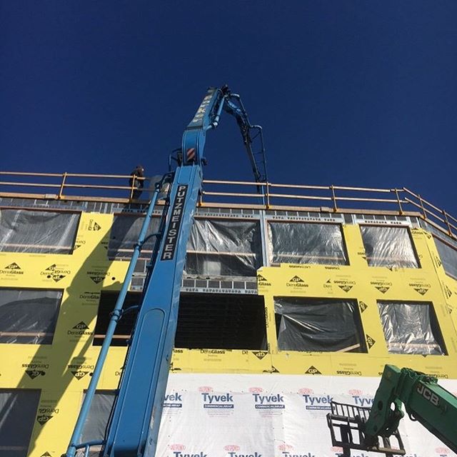 Going ⬆️⁉️
.
Today marked a great victory, beginning with the beautiful sunrise (pix 2/3). Weather, as y’all know it, has been crazy the last 2-3 weeks. Temperature is a critical component for concrete to cure. Because the weather wouldn’t cooperate for concrete, ops took the focus inside. However, we’re back outside on this beautiful day setting the floor for the fifth floor! Nice win today team! #letsgo #modernliving #microspace #creative #microliving #apartment #rogerspark #snow #chicago #cold