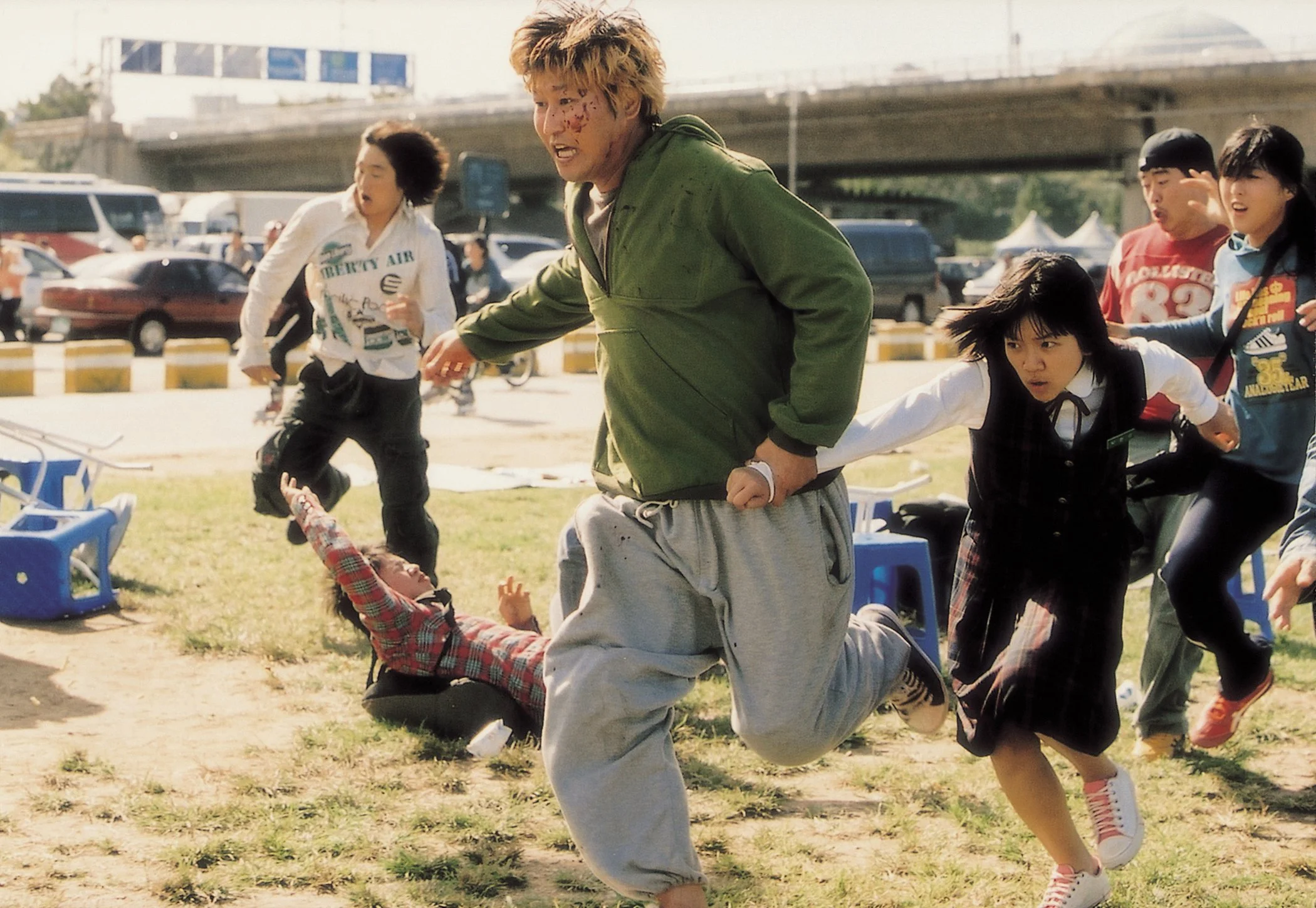  SONG Kang-ho and KO A-sung in THE HOST (4K RE-RELEASE), a Magnolia Pictures release. Photo courtesy of Magnolia Pictures. 