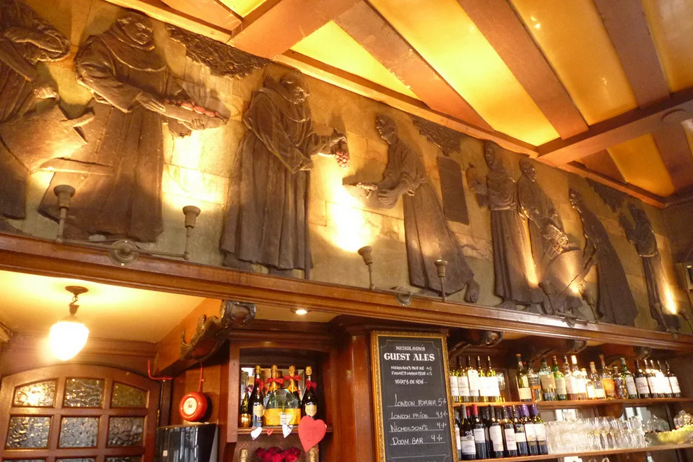 Black Friars Pub - 174 Queen Victoria Street, London EC4V 4EG, UK - Photo courtesy of Love Art Nouveau