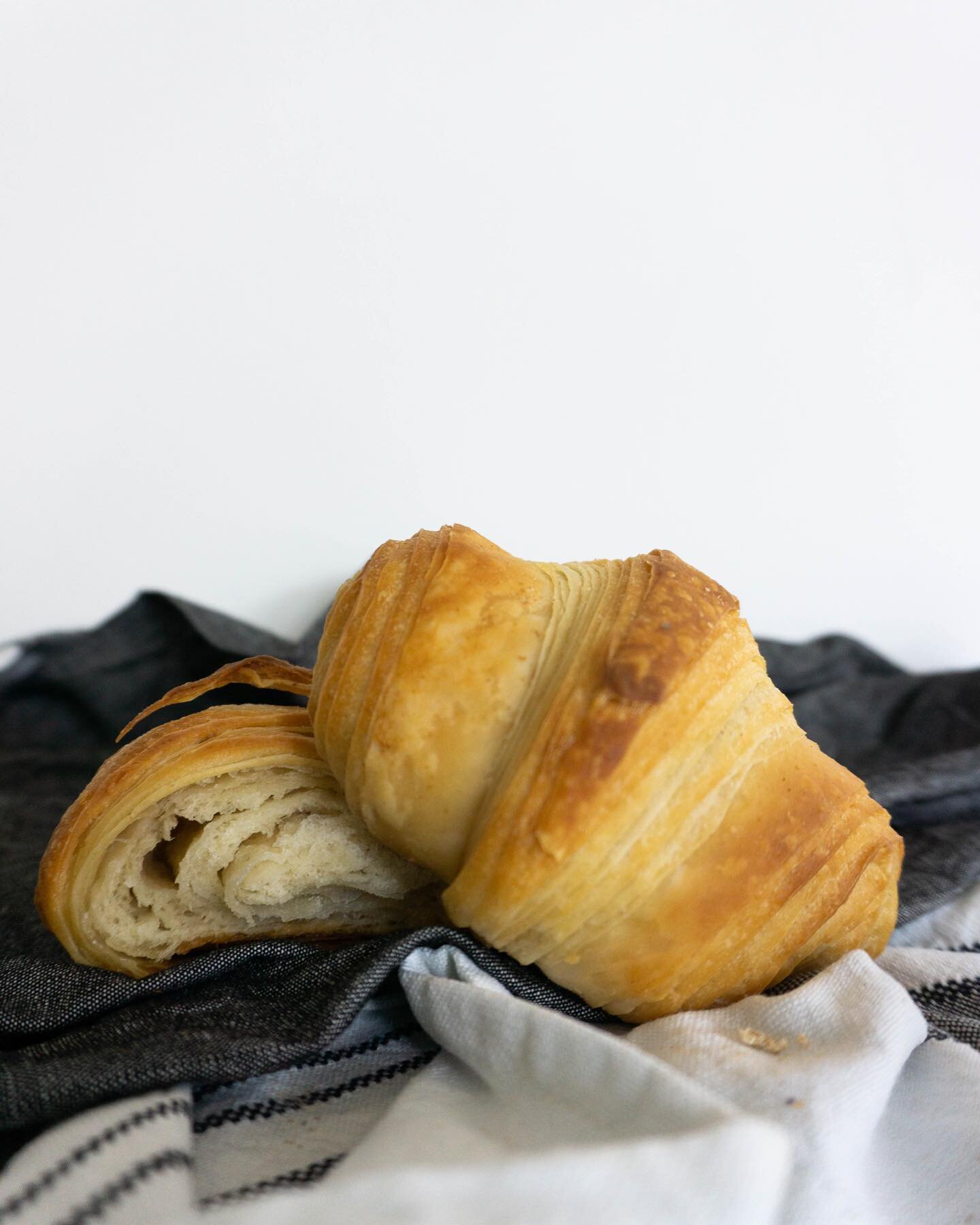 Plant-Based Croissants! 🥐
Feeling good about this first attempt, but need to practice those honeycombs. (2021.07)
Recipe from the @csaffitz x @nytcooking video, but modified to be vegan (thank goodness for @earthbalance &ldquo;butter&rdquo;).
.
.
.
