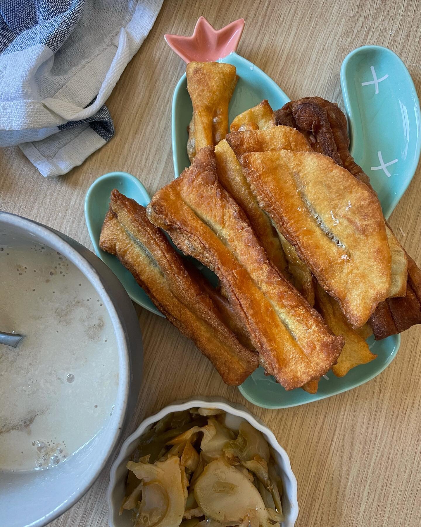 Lots of cooking this weekend but I think made me the happiest. Taste was 3/5 (need to practice the donut), but nostalgia was 5/5. This is one of my favorite breakfasts - Savory Soy Milk w/ Chinese Donuts (Team Savory! savory &gt; sweet 😉). I remembe
