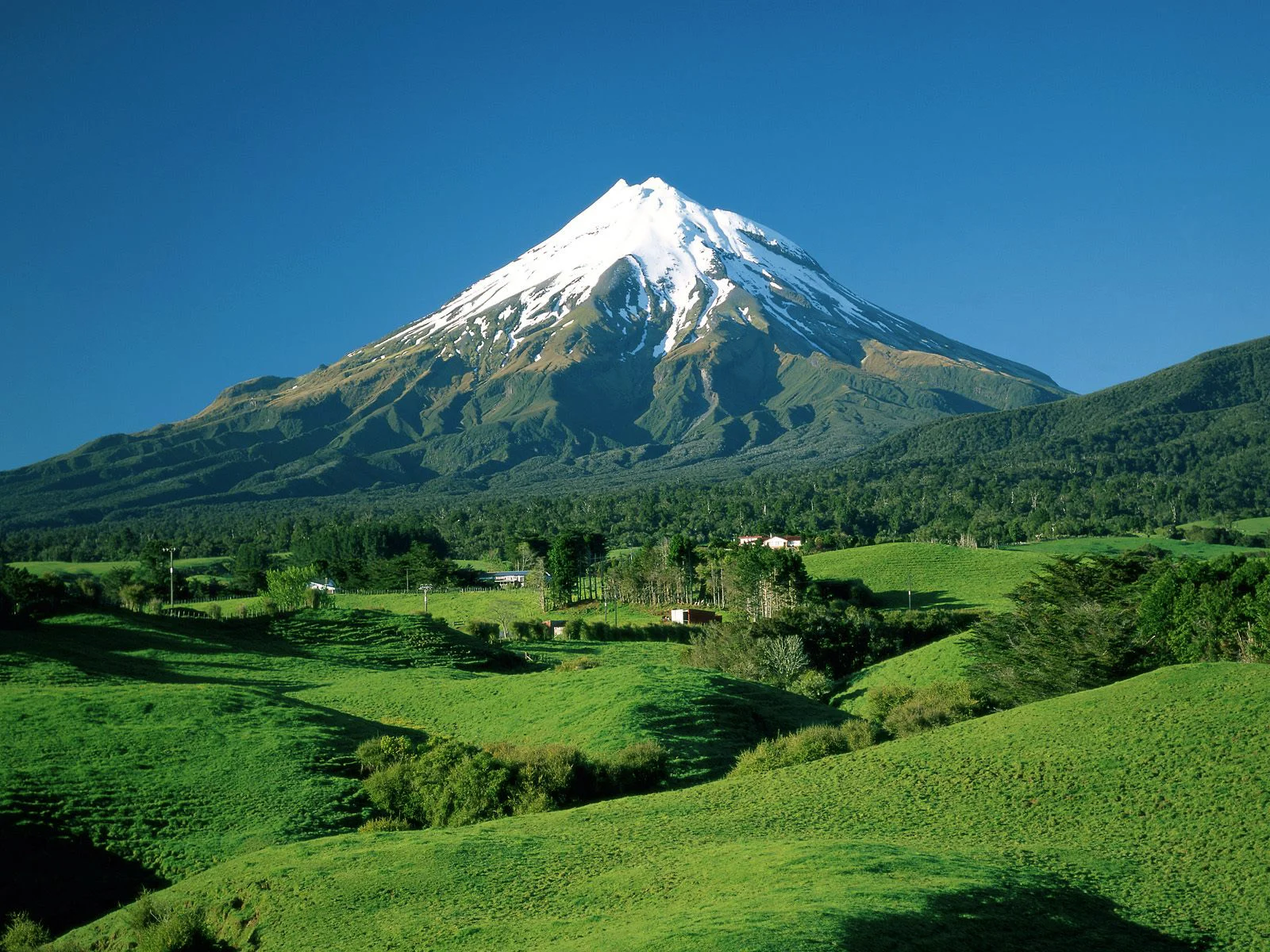 World-Most-Beautiful-Mountains-Wallpaper-58702cc.jpg