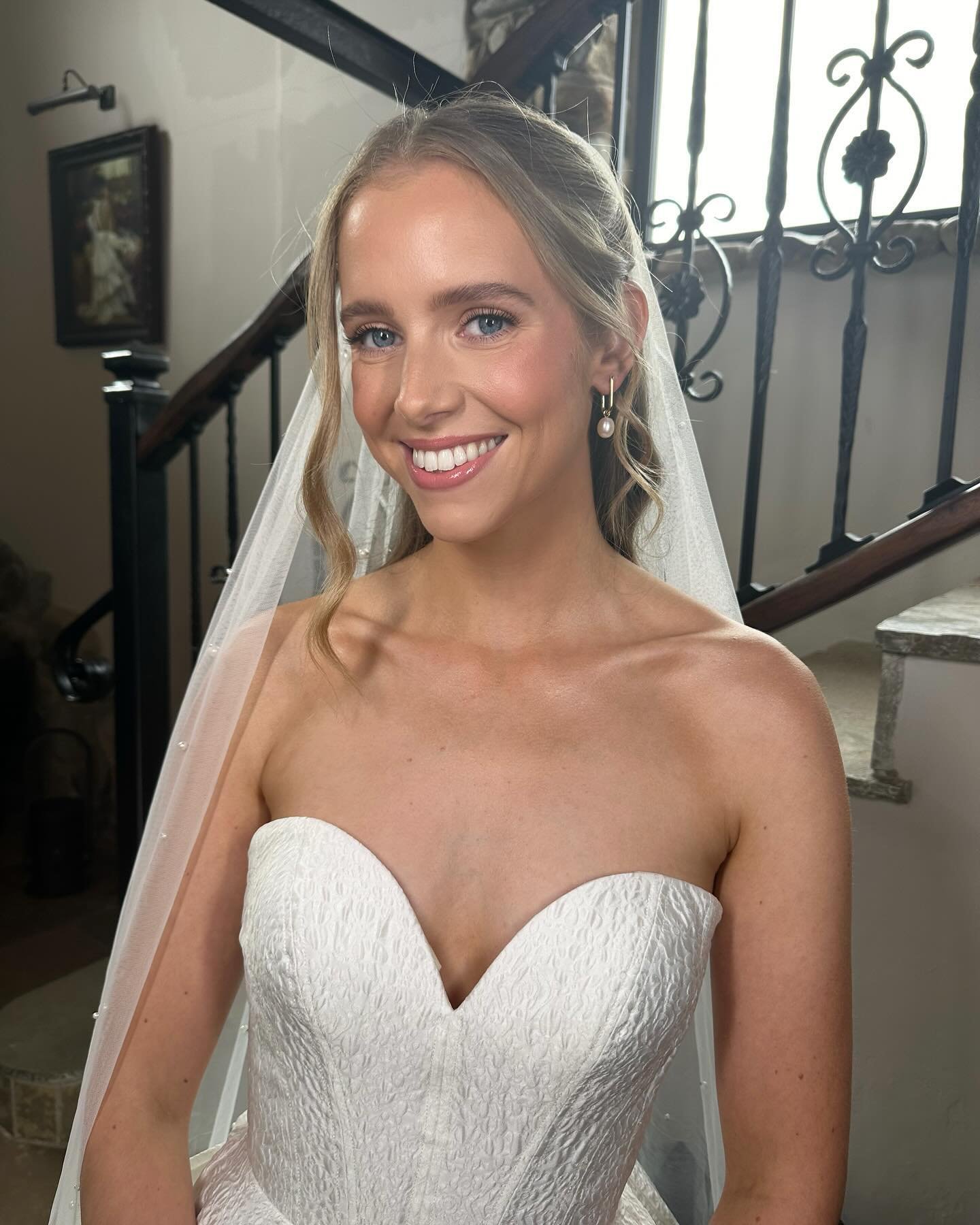 September bride Liv, had the best morning getting you ready. Good luck in Australia 😘 🇦🇺 

Venue @thewillowmarshfarm 
Photographer on the day @matthoranphotography 
Hair @helensutcliffehair

#bridalmakeup #willowmarshfarm #willowmarshfarmwedding #