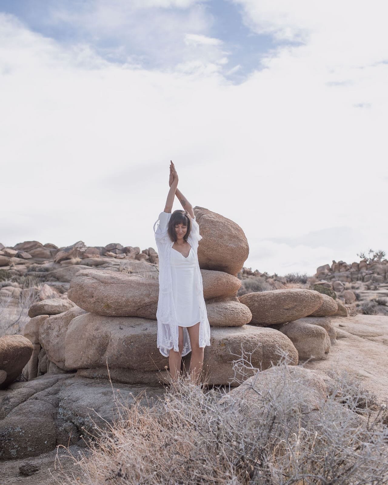 sharing a rare non-yoga pic on here as a homage to one of my most treasured experiences in the desert. 🌵 

when @torimrrsn asks you along on a j tree getaway, you cancel everything &amp; go. tori is a true creative &amp; a gifted space holder. she c