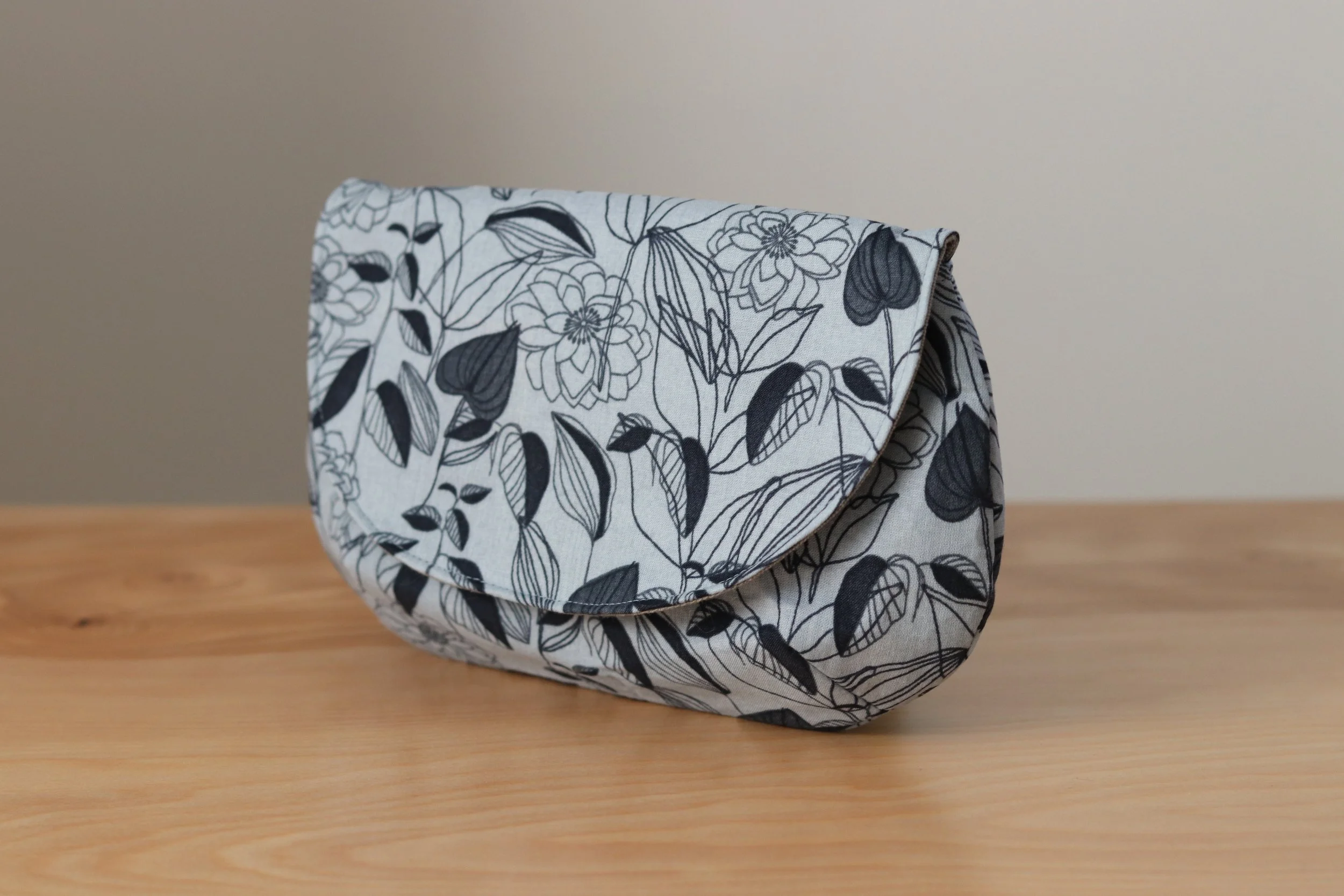 Magnetic Snap Notions Pouch / Blue Floral Bliss
