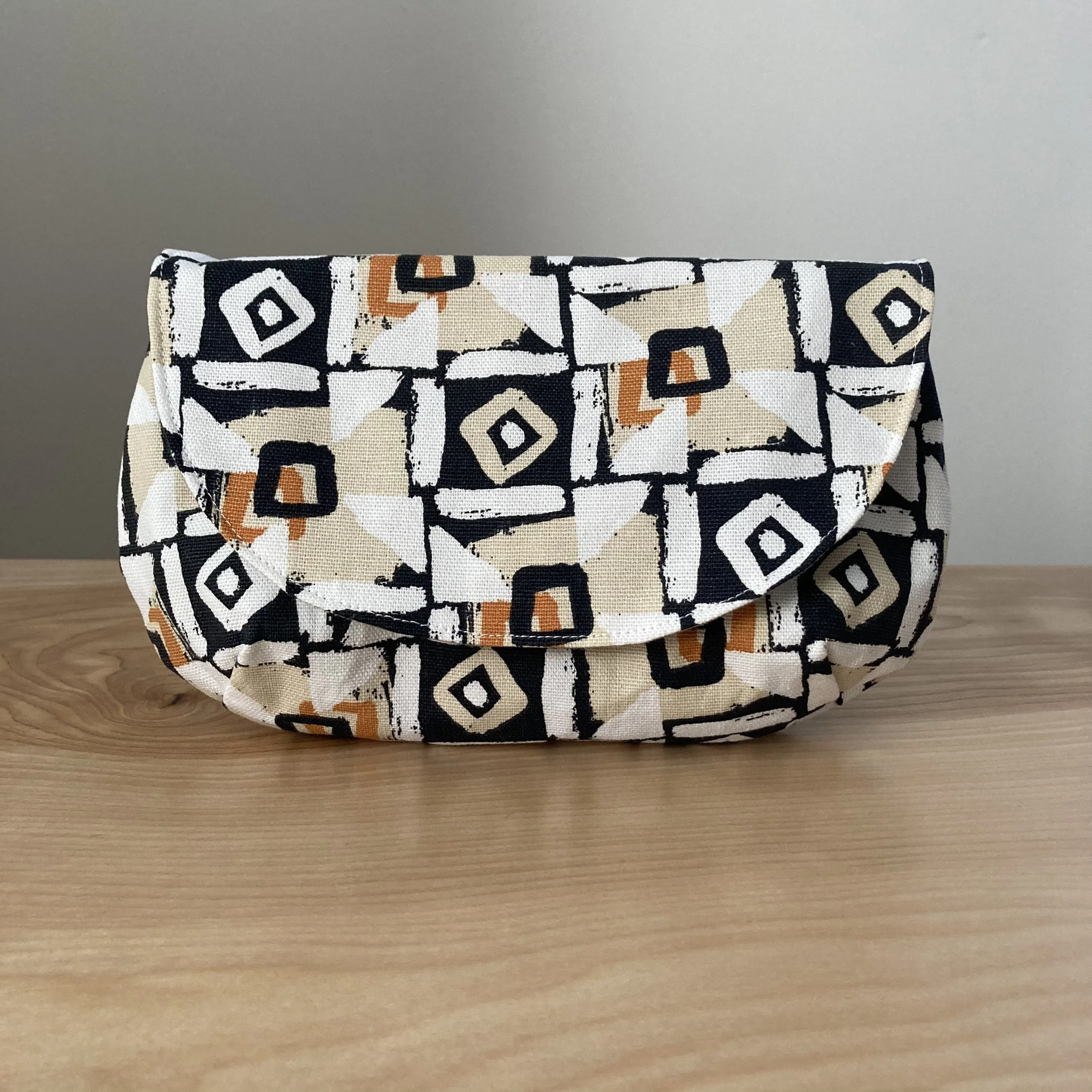 Magnetic Snap Notions Pouch / Geometric Orange, Black, and White